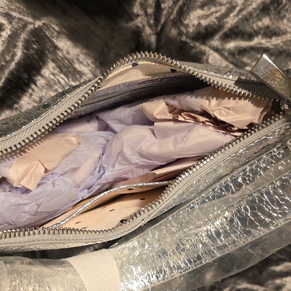 Chic Silver Shoulder Bag - Picture 4 of 5